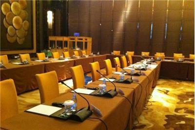 英特爾創新峰會上的翻譯革命 博士同傳與翻譯設備在深圳福田區下沙的應用